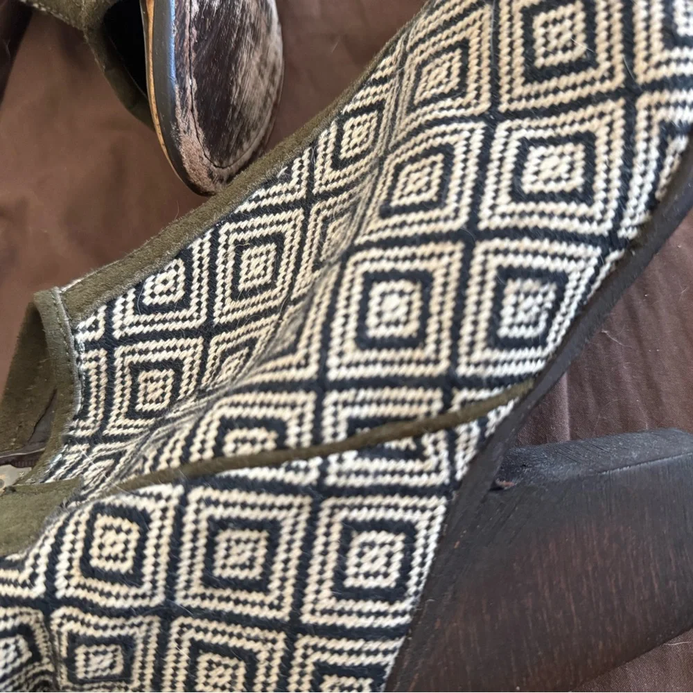 Geometric Patterned Heeled Boots - Picture 2 of 6